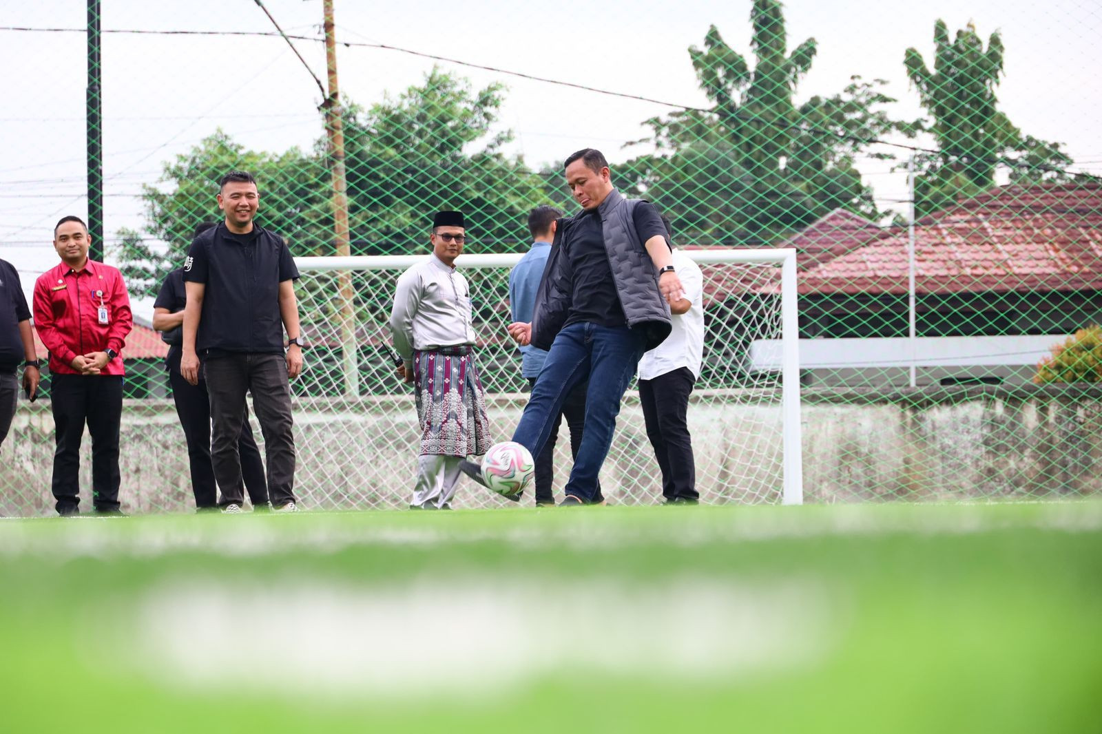 Wali Kota Pekanbaru Resmikan Kencana Mini Soccer Gratis untuk Warga Kecamatan Sukajadi2